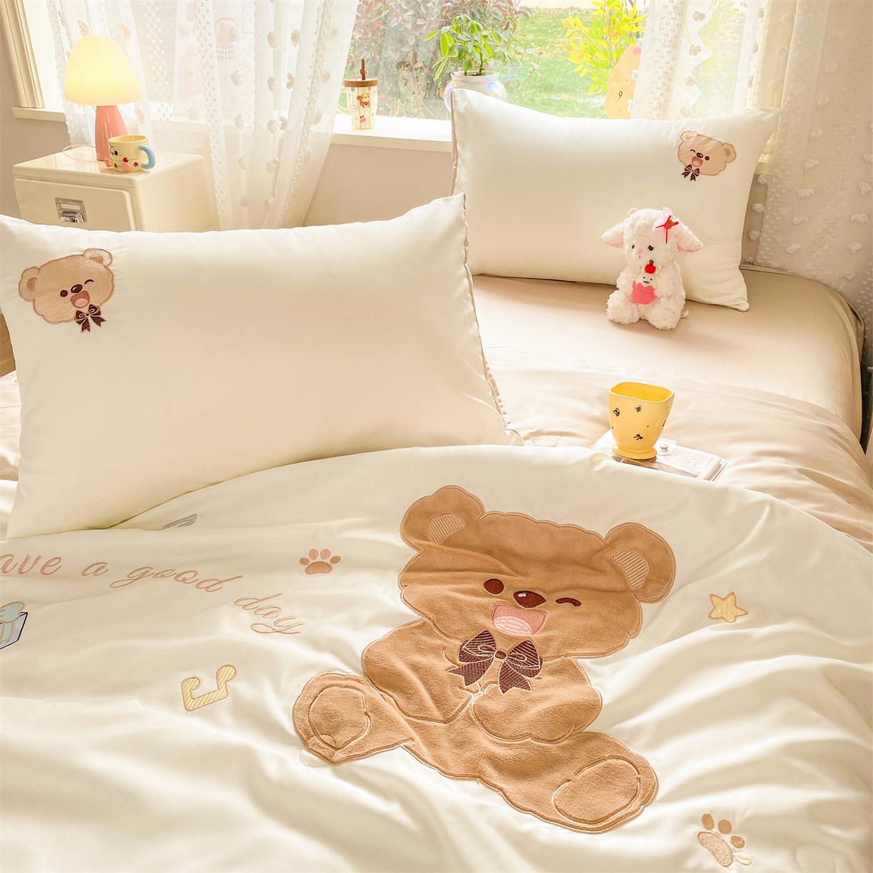 91家纺网 家纺一手货源 找家纺 优贝家纺 2026新款水洗天丝冰天丝专版贴布绣夏被四件套系列 绅士小熊