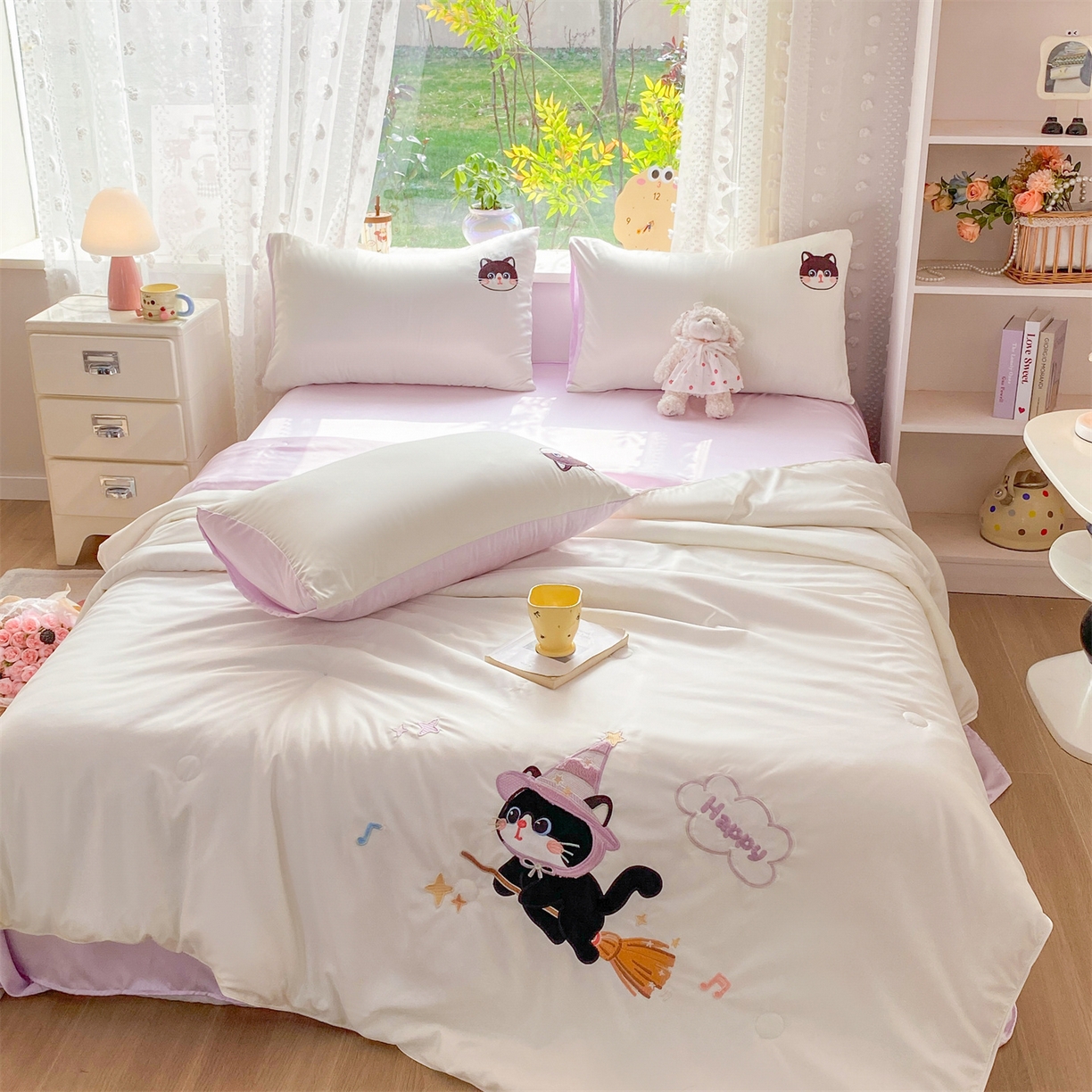 91家纺网 家纺一手货源 找家纺 优贝家纺 2026新款水洗天丝冰天丝专版贴布绣夏被四件套系列 魔法猫