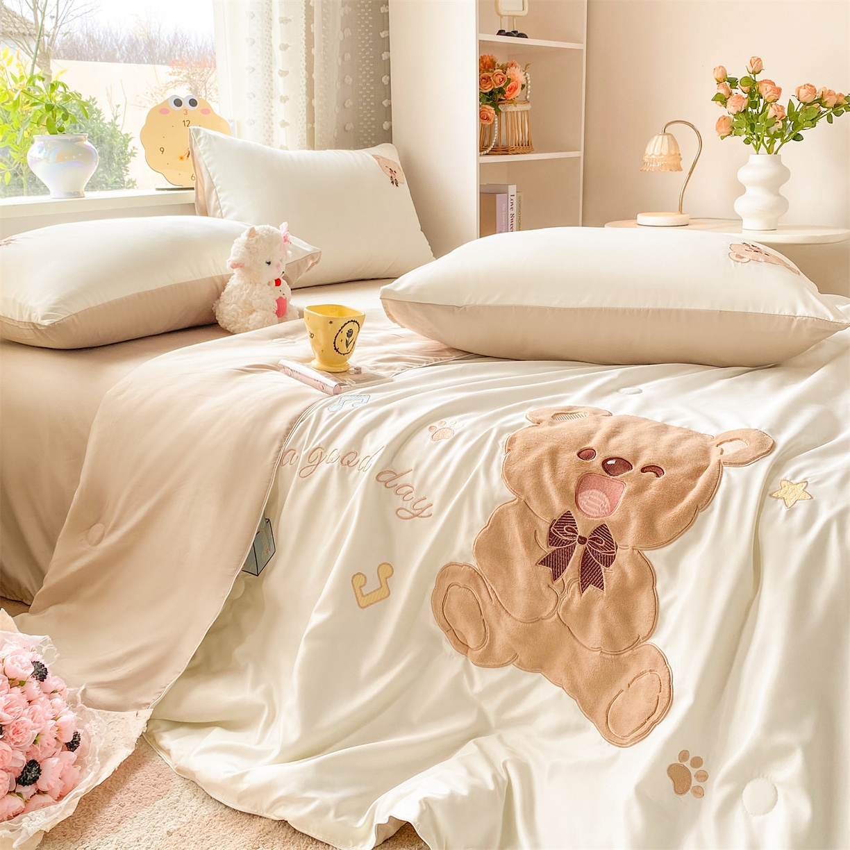 91家纺网 家纺一手货源 找家纺 优贝家纺 2026新款水洗天丝冰天丝专版贴布绣夏被四件套系列 绅士小熊