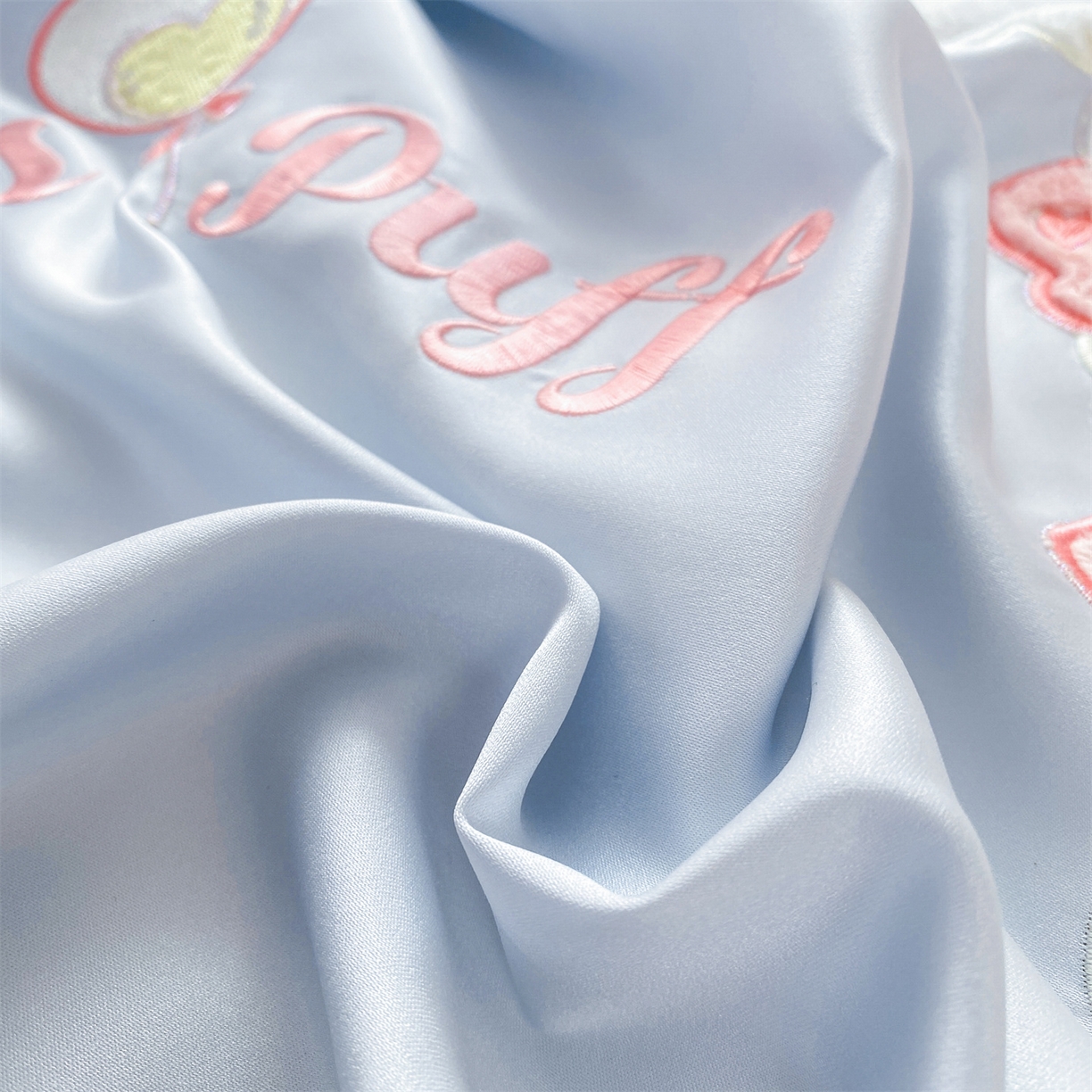 91家纺网 家纺一手货源 找家纺 优贝家纺 2026新款水洗天丝冰天丝专版贴布绣夏被四件套系列 泡芙奶狗