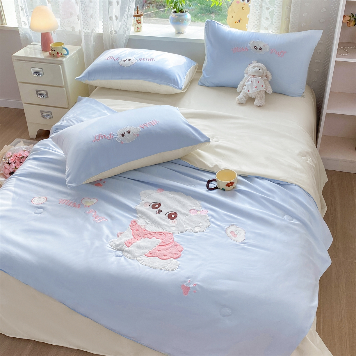 91家纺网 家纺一手货源 找家纺 优贝家纺 2026新款水洗天丝冰天丝专版贴布绣夏被四件套系列 泡芙奶狗