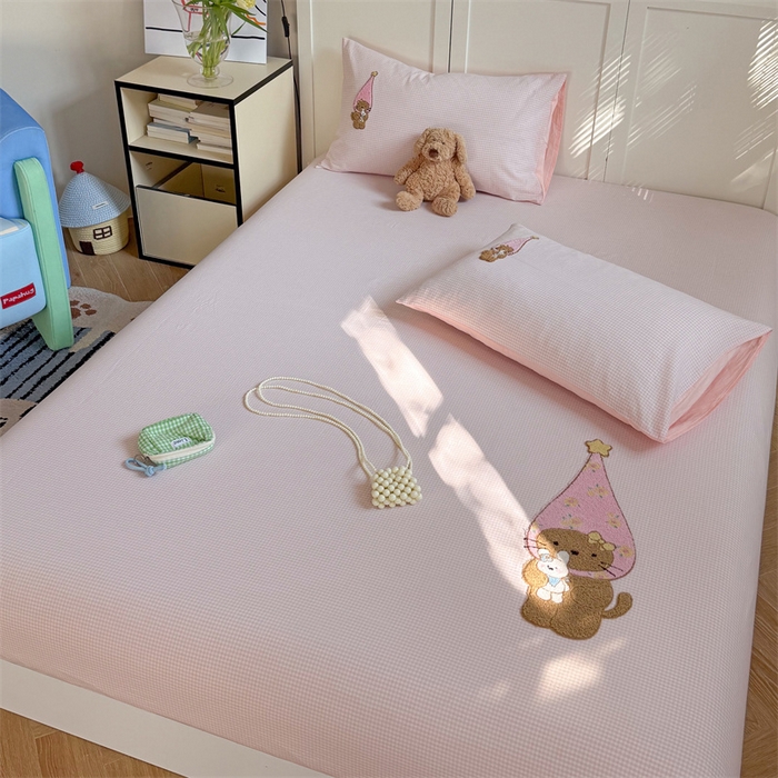 91家纺网 家纺一手货源 找家纺 暖生活 2026新款全棉纯棉色织水洗棉毛巾绣床笠三件套 KT日记