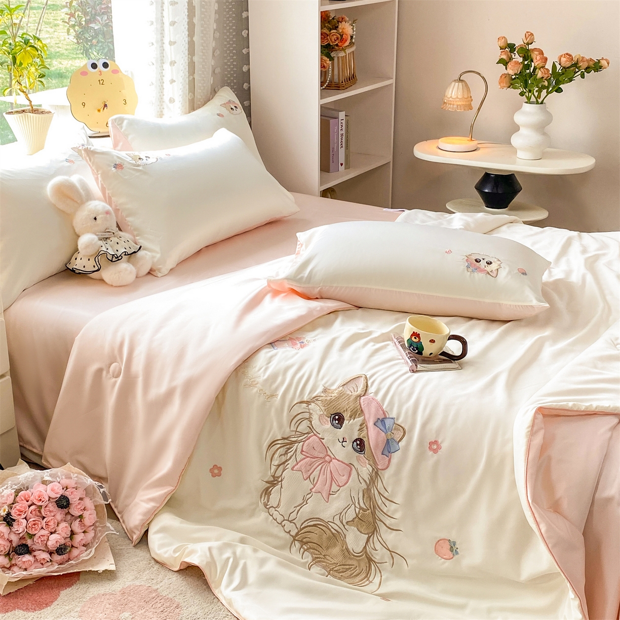 91家纺网 家纺一手货源 找家纺 优贝家纺 2026新款水洗天丝冰天丝专版贴布绣夏被四件套系列 白色布偶猫