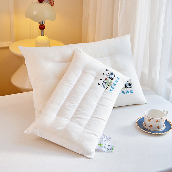 91家纺网 家纺一手货源 找家纺 吉咪兔家纺 2026新款儿童A类全棉大豆纤维枕芯单人学生宿舍枕头幼儿园卡通软枕护颈椎 大熊猫