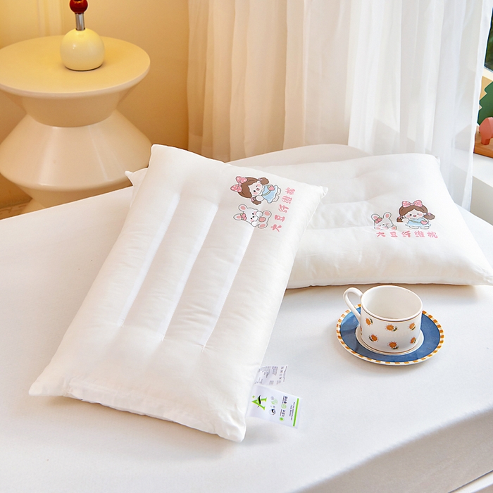 91家纺网 家纺一手货源 找家纺 吉咪兔家纺 2026新款儿童A类全棉大豆纤维枕芯单人学生宿舍枕头幼儿园卡通软枕护颈椎 小女孩