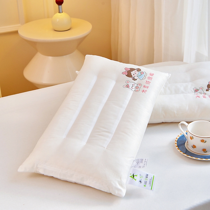 91家纺网 家纺一手货源 找家纺 吉咪兔家纺 2026新款儿童A类全棉大豆纤维枕芯单人学生宿舍枕头幼儿园卡通软枕护颈椎 小女孩