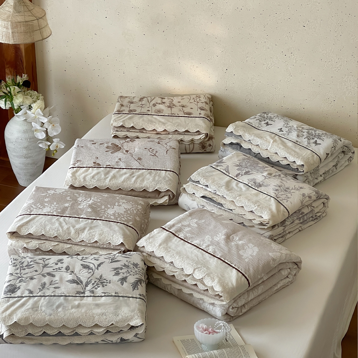 91家纺网 家纺一手货源 找家纺 一加一 2026新款花边素麻复古风大豆夏被夏凉被空调被四件套-素麻生活 组合图仅供展示不可下单