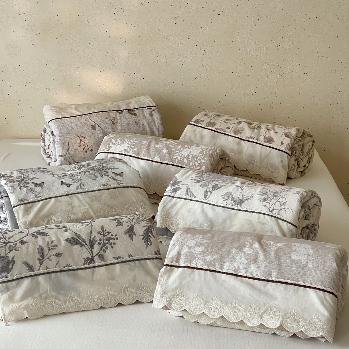 91家纺网 家纺一手货源 找家纺 一加一 2026新款花边素麻复古风大豆夏被夏凉被空调被四件套-素麻生活 组合图仅供展示不可下单