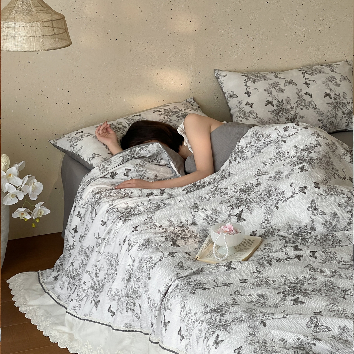 91家纺网 家纺一手货源 找家纺 一加一 2026新款花边素麻复古风大豆夏被夏凉被空调被四件套-素麻生活 花间蝶语