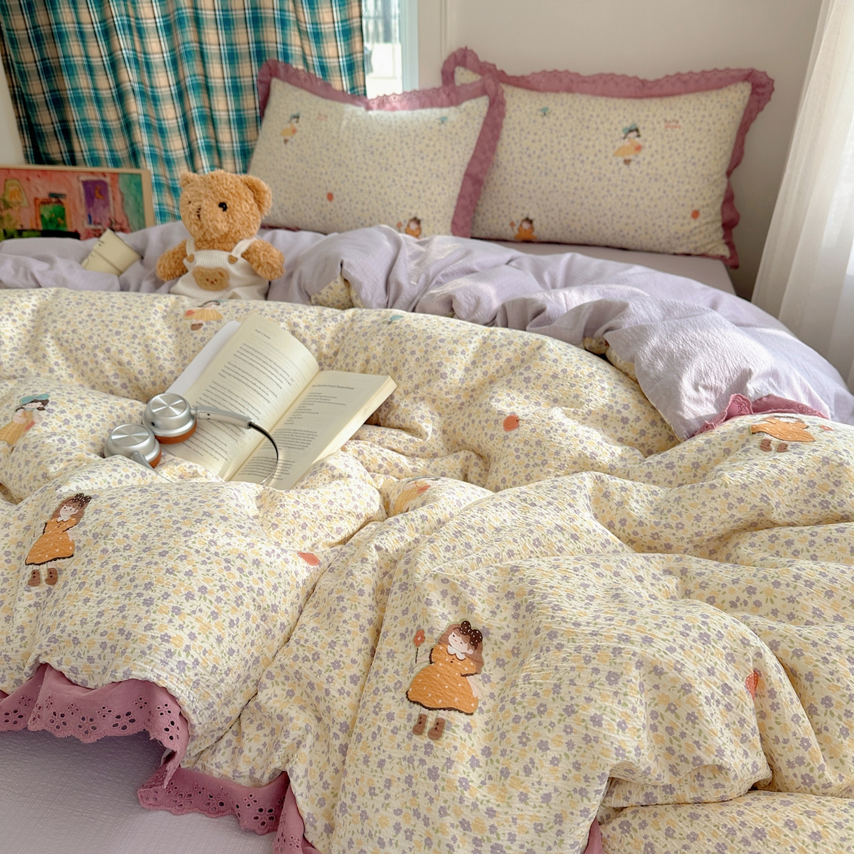 91家纺网 家纺一手货源 找家纺 仟网汇 2026新款彩色花边皱皱纱四件套 花间女孩