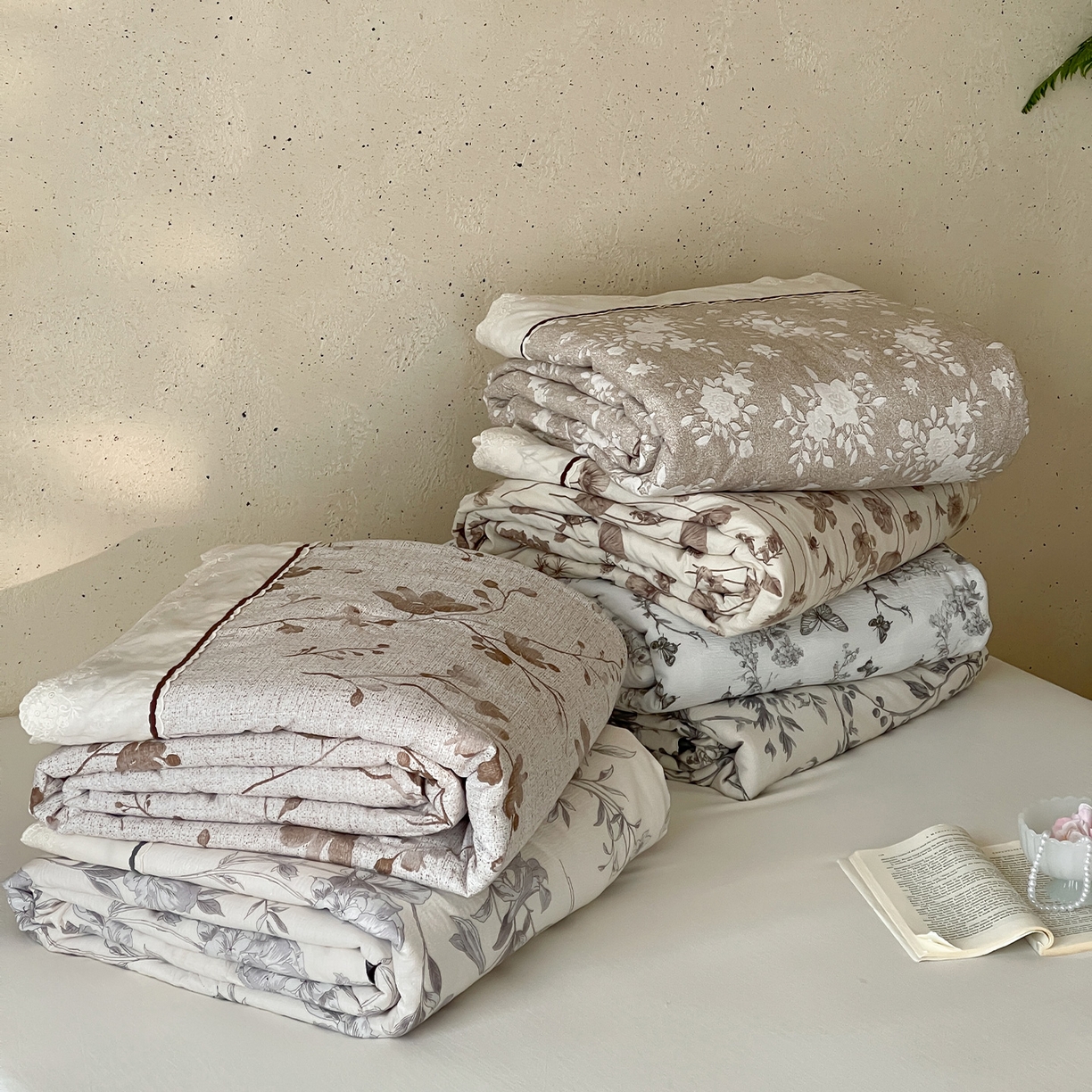 91家纺网 家纺一手货源 找家纺 一加一 2026新款花边素麻复古风大豆夏被夏凉被空调被四件套-素麻生活 组合图仅供展示不可下单