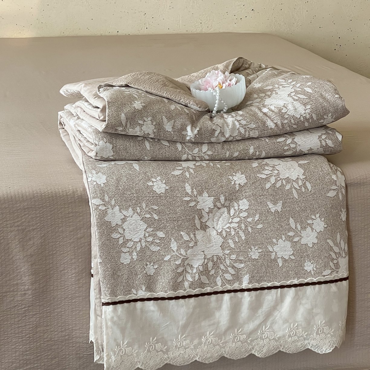 91家纺网 家纺一手货源 找家纺 （总）一加一 2026新款花边素麻复古风大豆夏被夏凉被空调被四件套-素麻生活