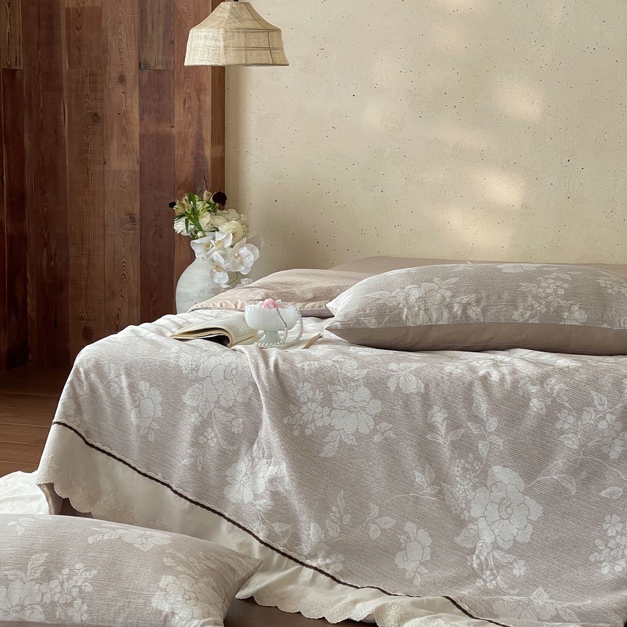 91家纺网 家纺一手货源 找家纺 一加一 2026新款花边素麻复古风大豆夏被夏凉被空调被四件套-素麻生活 月下白樱