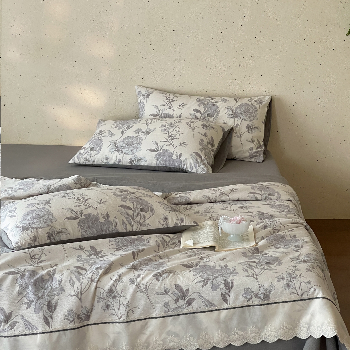 91家纺网 家纺一手货源 找家纺 一加一 2026新款花边素麻复古风大豆夏被夏凉被空调被四件套-素麻生活 烟影繁花