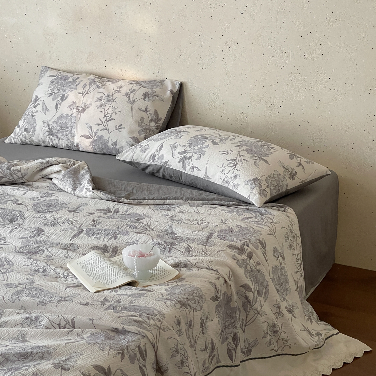 91家纺网 家纺一手货源 找家纺 一加一 2026新款花边素麻复古风大豆夏被夏凉被空调被四件套-素麻生活 烟影繁花