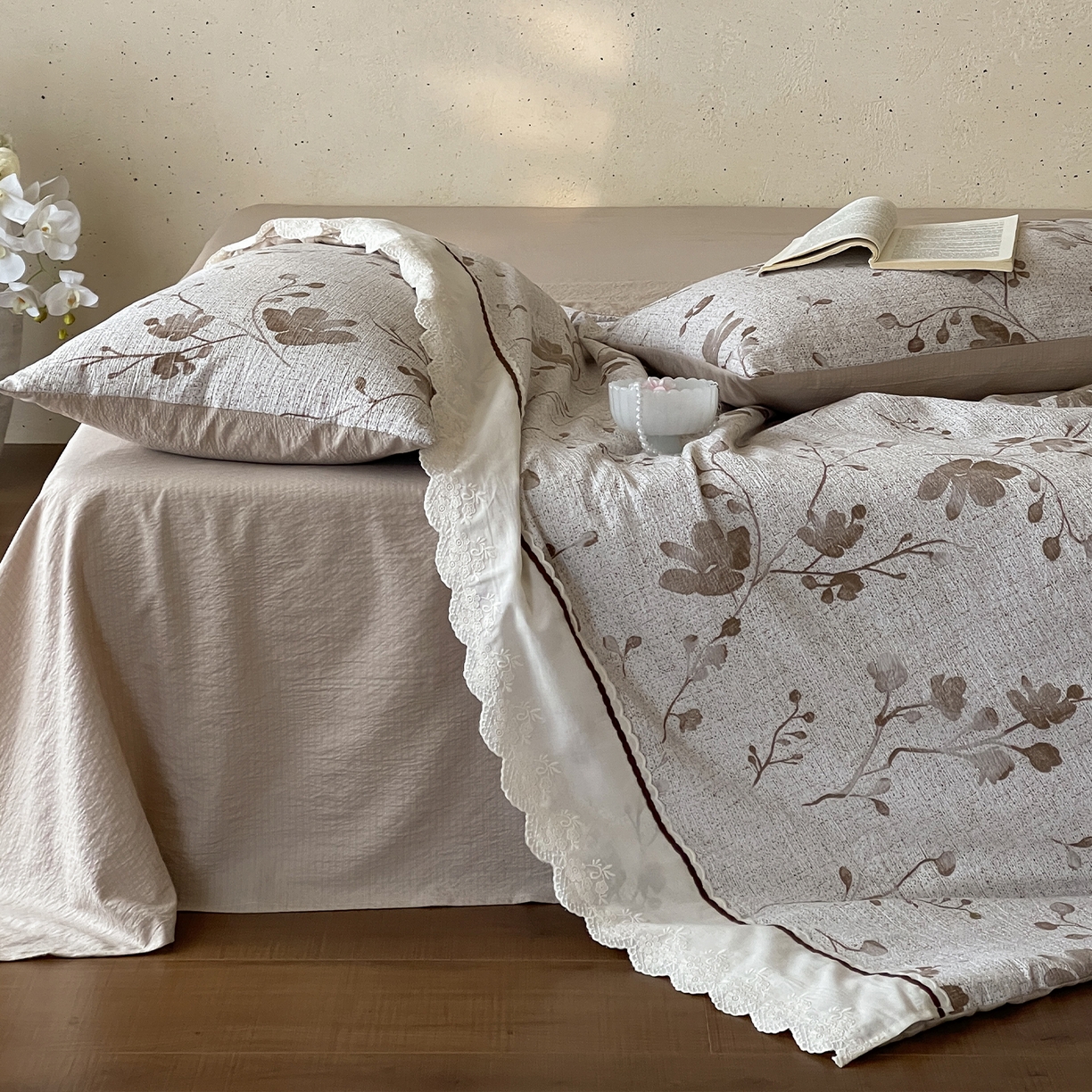 91家纺网 家纺一手货源 找家纺 一加一 2026新款花边素麻复古风大豆夏被夏凉被空调被四件套-素麻生活 草木疏影