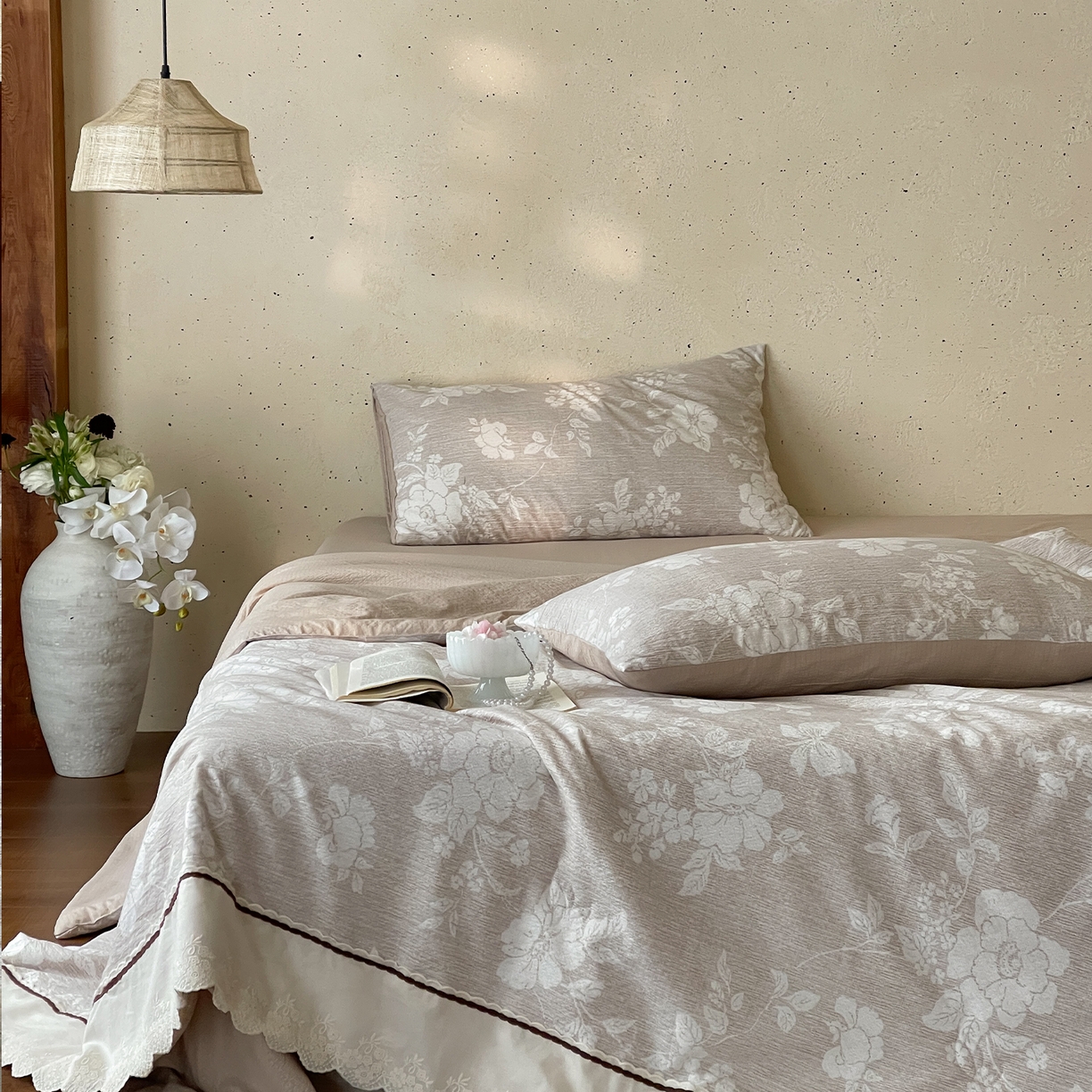 91家纺网 家纺一手货源 找家纺 一加一 2026新款花边素麻复古风大豆夏被夏凉被空调被四件套-素麻生活 月下白樱