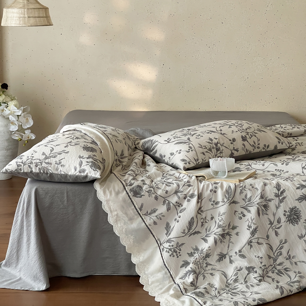 91家纺网 家纺一手货源 找家纺 一加一 2026新款花边素麻复古风大豆夏被夏凉被空调被四件套-素麻生活 灰枝集