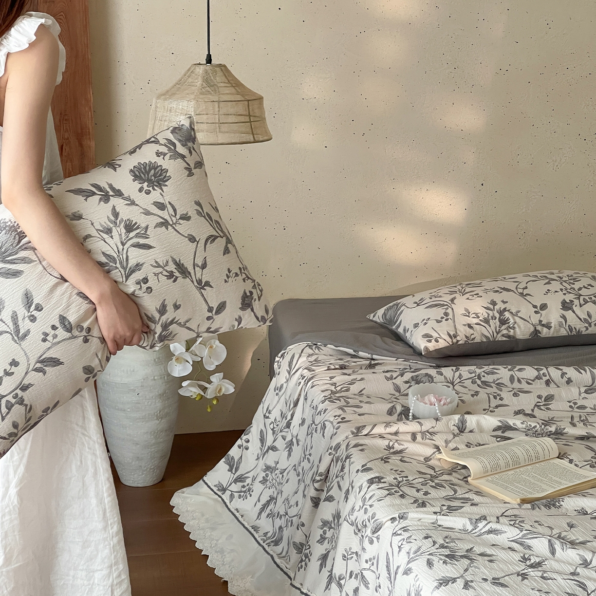 91家纺网 家纺一手货源 找家纺 一加一 2026新款花边素麻复古风大豆夏被夏凉被空调被四件套-素麻生活 灰枝集