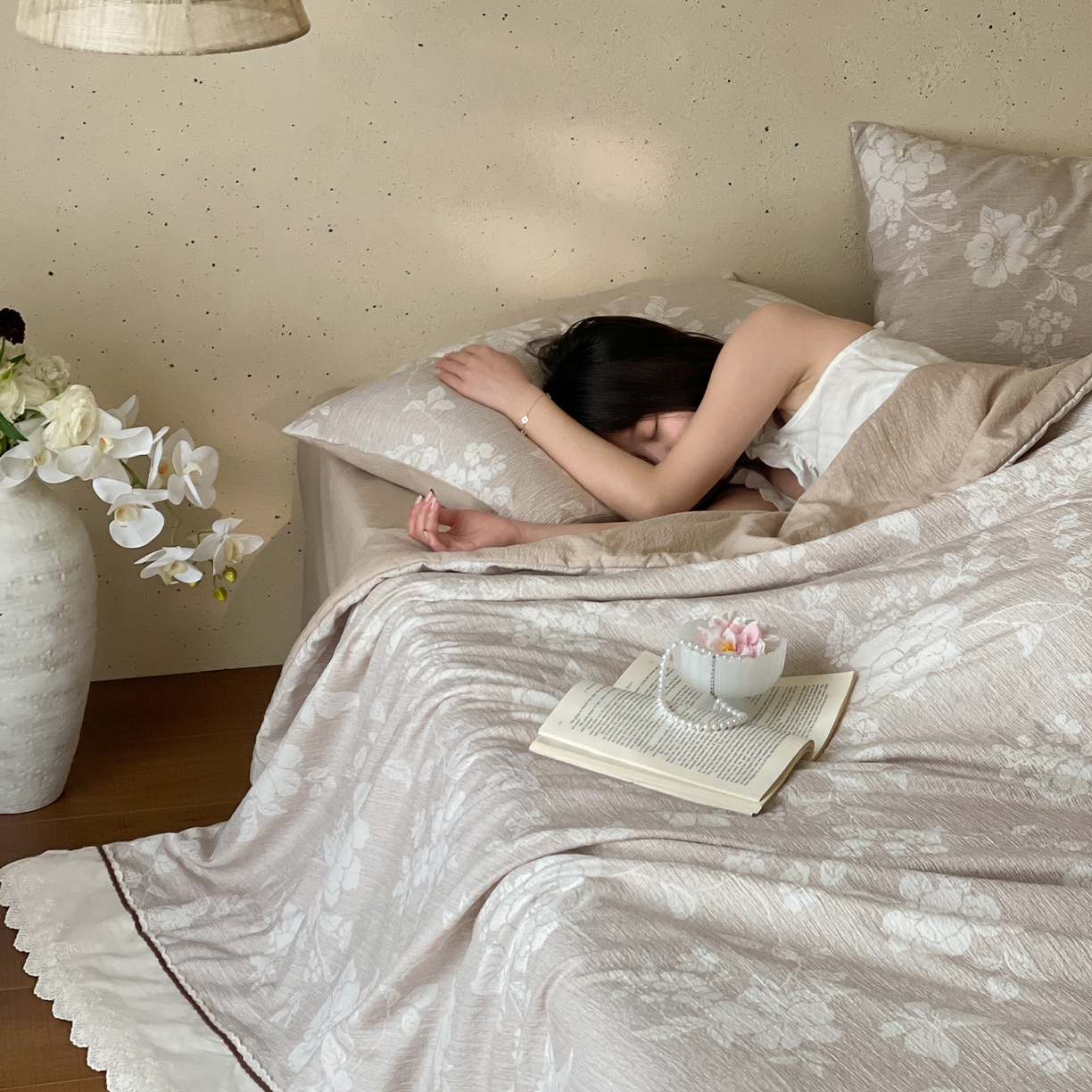91家纺网 家纺一手货源 找家纺 一加一 2026新款花边素麻复古风大豆夏被夏凉被空调被四件套-素麻生活 月下白樱