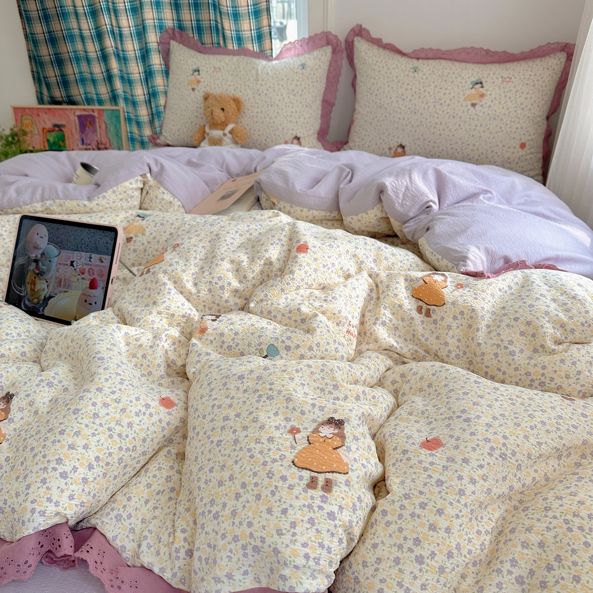 91家纺网 家纺一手货源 找家纺 仟网汇 2026新款彩色花边皱皱纱四件套 花间女孩