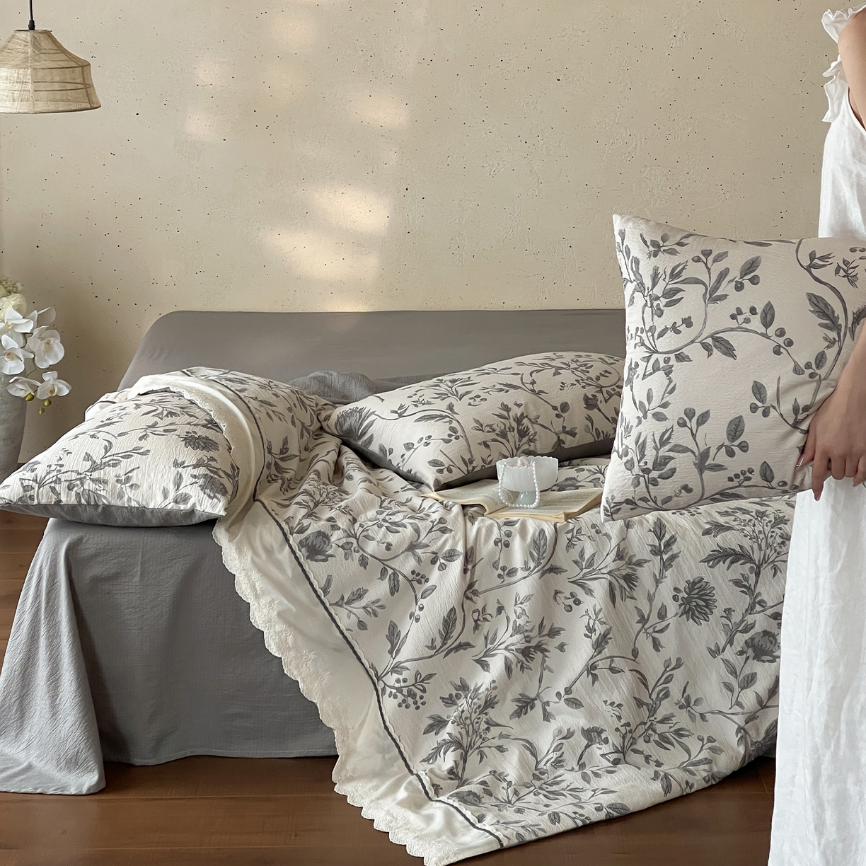 91家纺网 家纺一手货源 找家纺 一加一 2026新款花边素麻复古风大豆夏被夏凉被空调被四件套-素麻生活 灰枝集