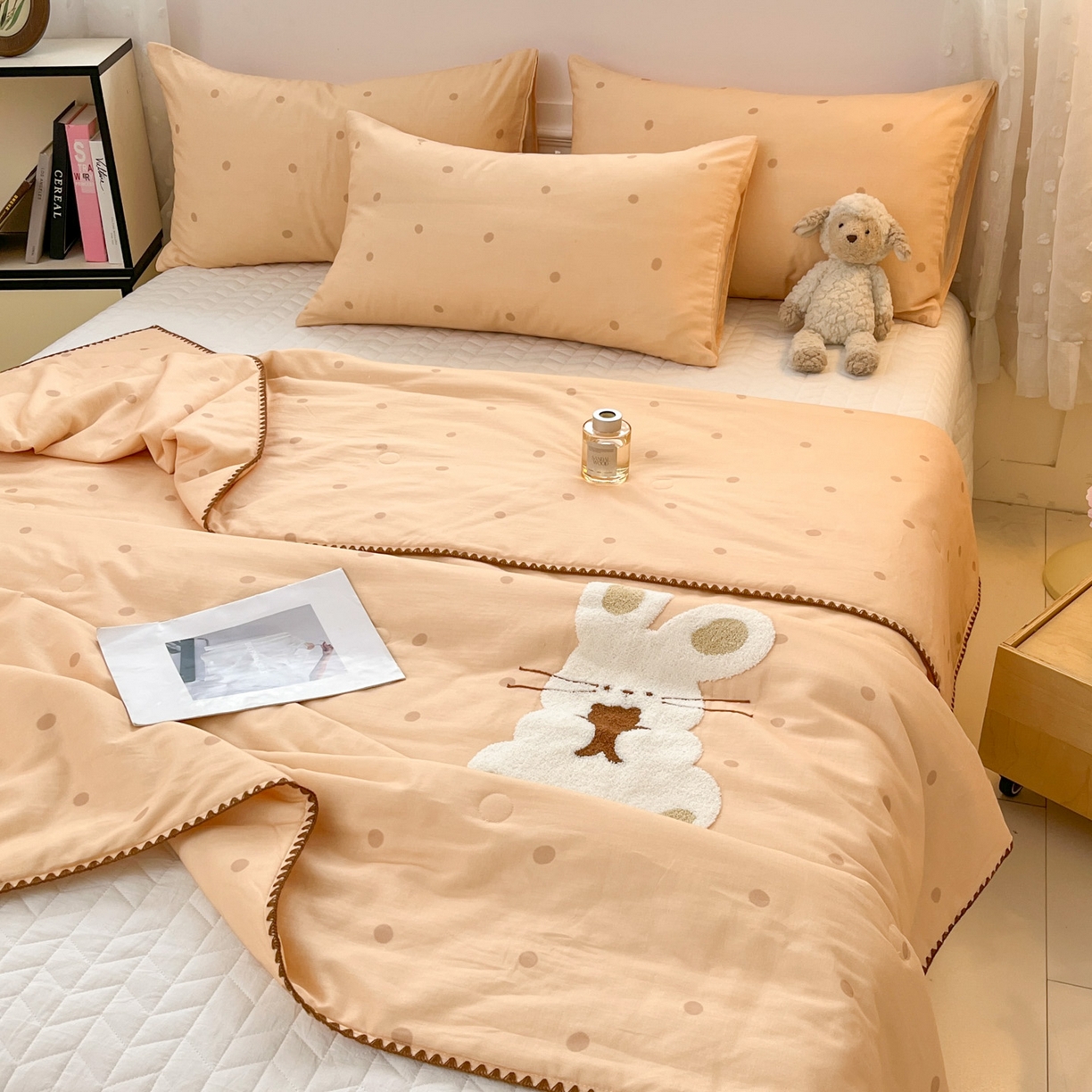 91家纺网 家纺一手货源 找家纺 一加一 2026新款全棉双层纱卡通毛巾绣大豆夏被夏凉被空调被-卡通生活 抱熊小兔