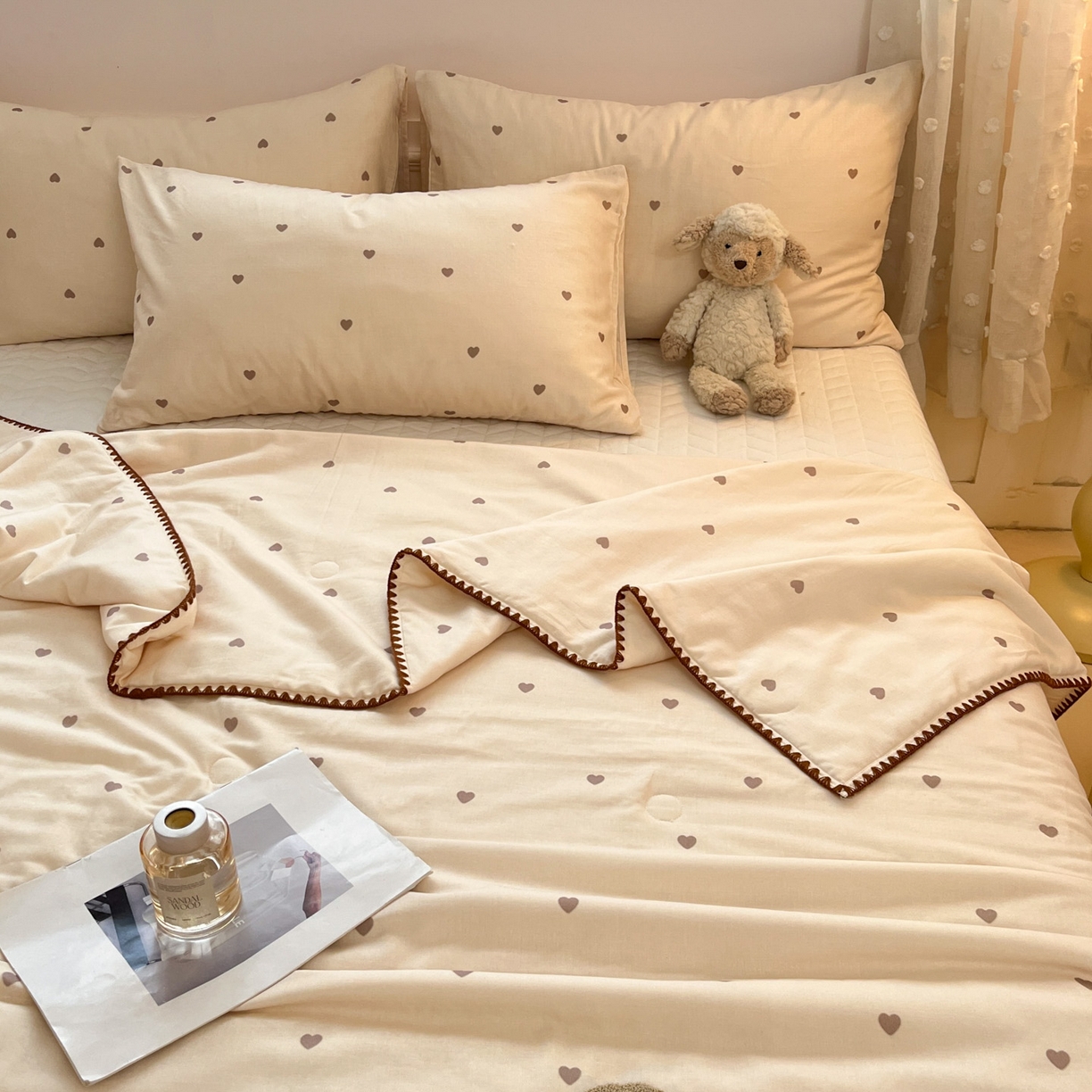 91家纺网 家纺一手货源 找家纺 一加一 2026新款全棉双层纱卡通毛巾绣大豆夏被夏凉被空调被-卡通生活 抱熊小狗