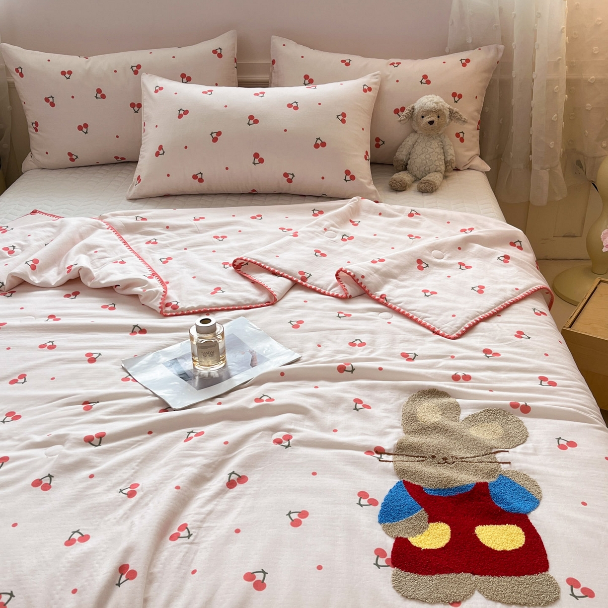 91家纺网 家纺一手货源 找家纺 一加一 2026新款全棉双层纱卡通毛巾绣大豆夏被夏凉被空调被-卡通生活 樱桃小兔