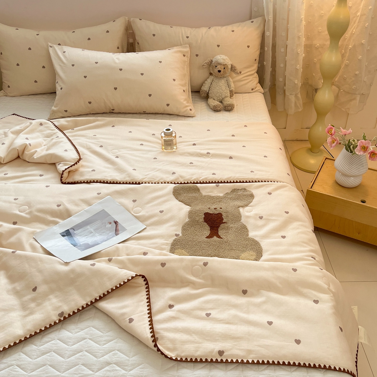 91家纺网 家纺一手货源 找家纺 一加一 2026新款全棉双层纱卡通毛巾绣大豆夏被夏凉被空调被-卡通生活 抱熊小狗