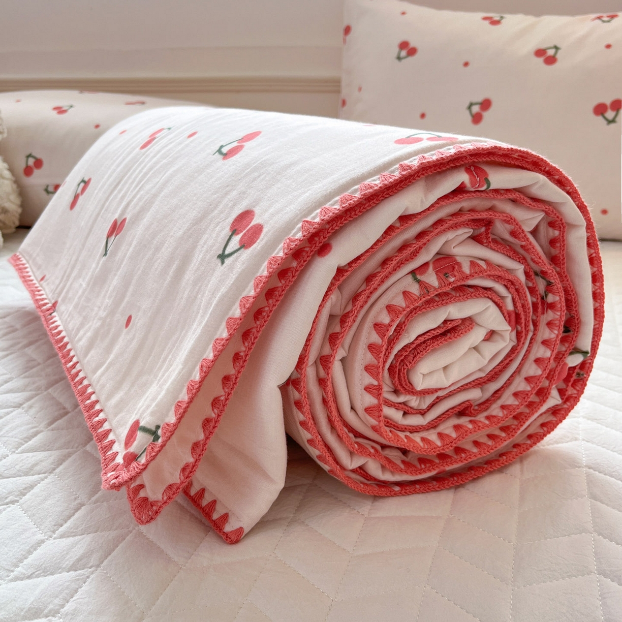 91家纺网 家纺一手货源 找家纺 一加一 2026新款全棉双层纱卡通毛巾绣大豆夏被夏凉被空调被-卡通生活 樱桃小兔