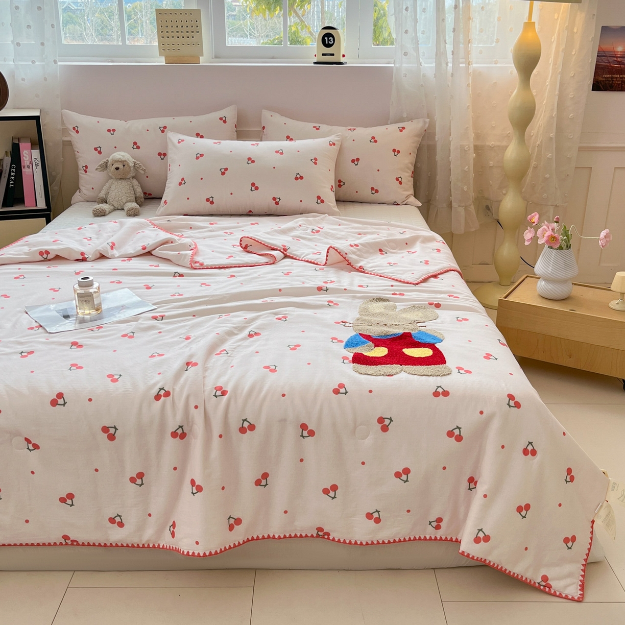 91家纺网 家纺一手货源 找家纺 一加一 2026新款全棉双层纱卡通毛巾绣大豆夏被夏凉被空调被-卡通生活 樱桃小兔