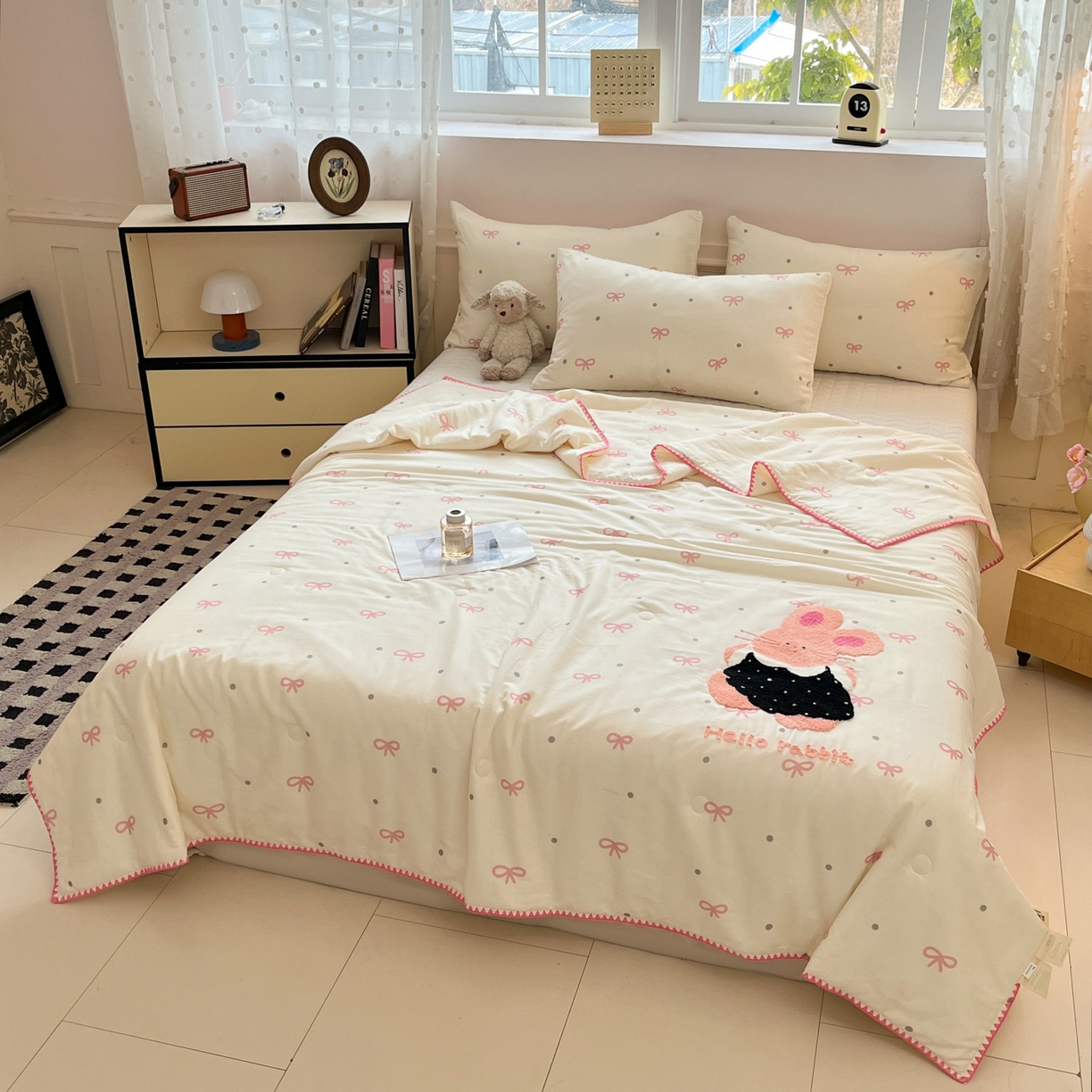 91家纺网 家纺一手货源 找家纺 一加一 2026新款全棉双层纱卡通毛巾绣大豆夏被夏凉被空调被-卡通生活 蝴蝶结小兔