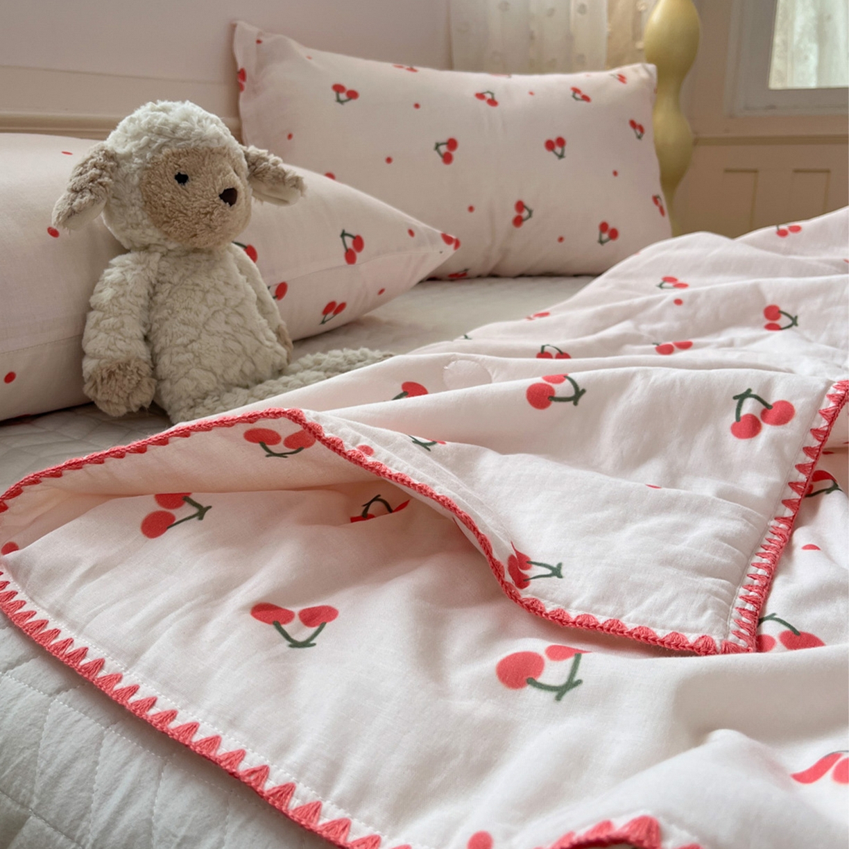 91家纺网 家纺一手货源 找家纺 一加一 2026新款全棉双层纱卡通毛巾绣大豆夏被夏凉被空调被-卡通生活 樱桃小兔