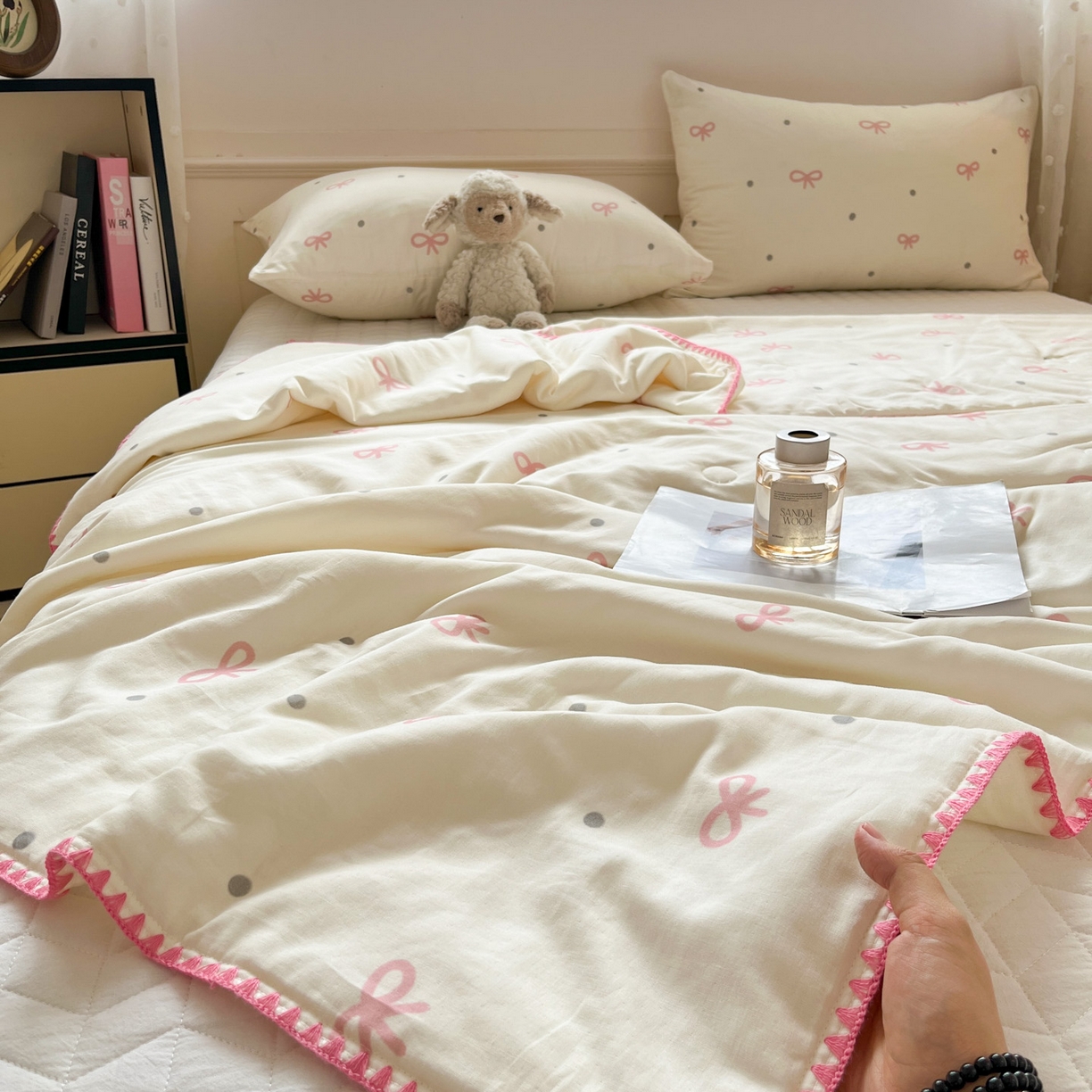 91家纺网 家纺一手货源 找家纺 一加一 2026新款全棉双层纱卡通毛巾绣大豆夏被夏凉被空调被-卡通生活 蝴蝶结小兔