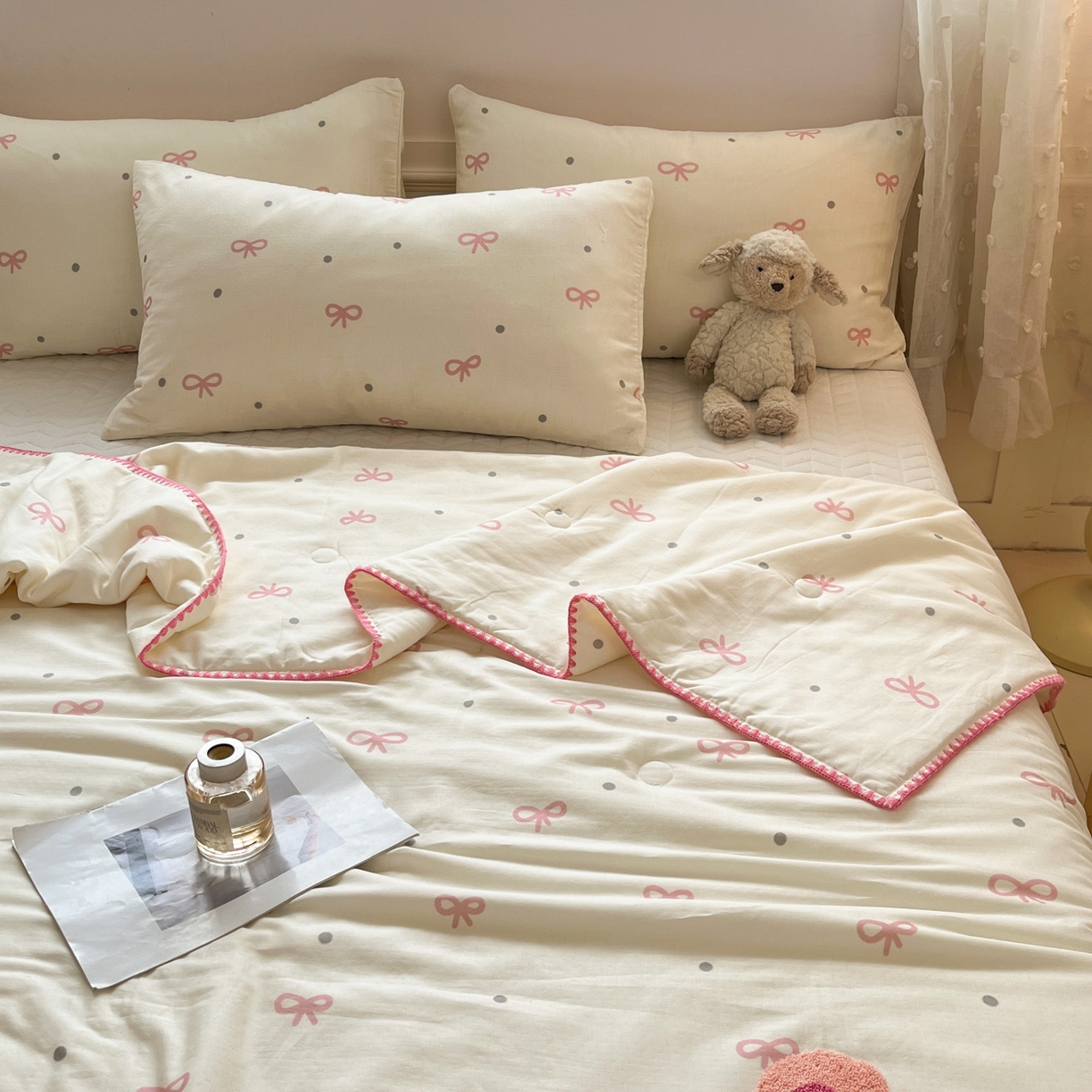 91家纺网 家纺一手货源 找家纺 一加一 2026新款全棉双层纱卡通毛巾绣大豆夏被夏凉被空调被-卡通生活 蝴蝶结小兔