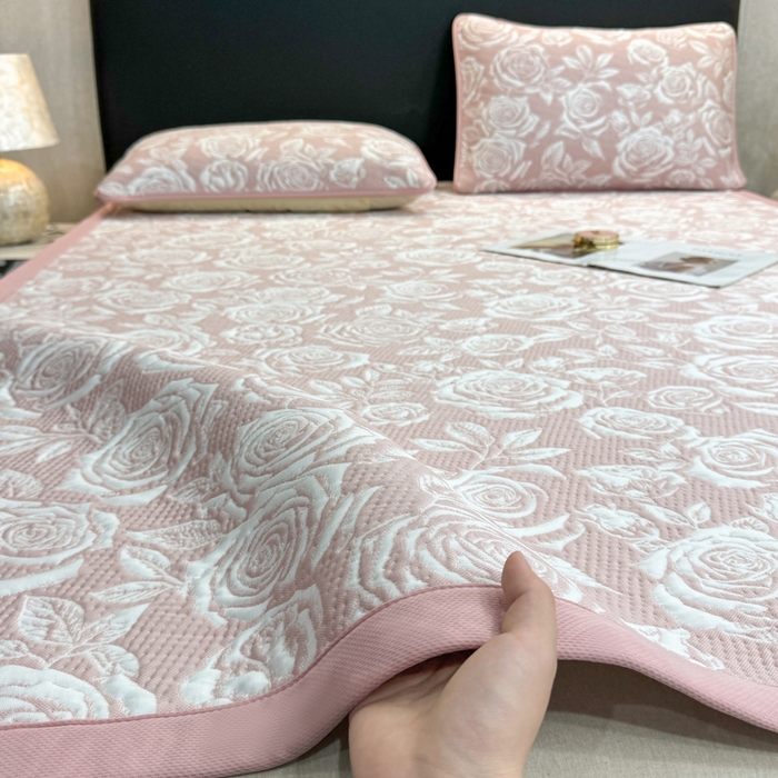 91家纺网 家纺一手货源 找家纺 （总）伊人坊 2026新款A类550克凉感提花值过0.21冰豆豆家用凉席子三件套夏季---凉席款