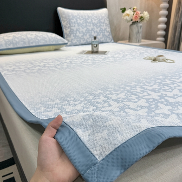 91家纺网 家纺一手货源 找家纺 伊人坊 2026新款A类550克凉感提花值过0.21冰豆豆家用凉席子三件套夏季---凉席款 花蝴蝶-蓝