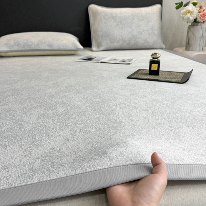 91家纺网 家纺一手货源 找家纺 伊人坊 2026新款A类550克凉感提花值过0.21冰豆豆家用凉席子三件套夏季---凉席款 繁花-灰