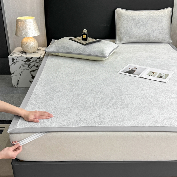 91家纺网 家纺一手货源 找家纺 伊人坊 2026新款A类550克凉感提花值过0.21冰豆豆家用凉席子三件套夏季---凉席款 繁花-灰