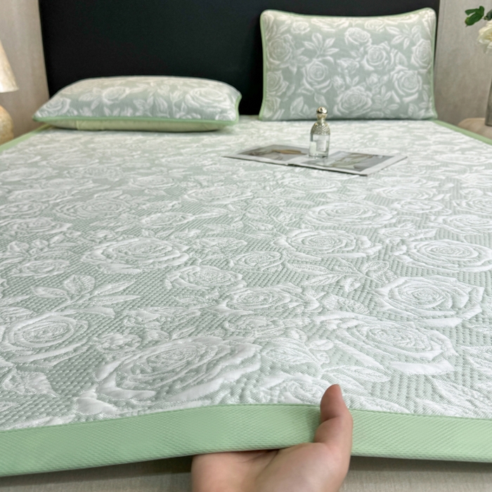 91家纺网 家纺一手货源 找家纺 伊人坊 2026新款A类550克凉感提花值过0.21冰豆豆家用凉席子三件套夏季---凉席款 玫瑰-绿