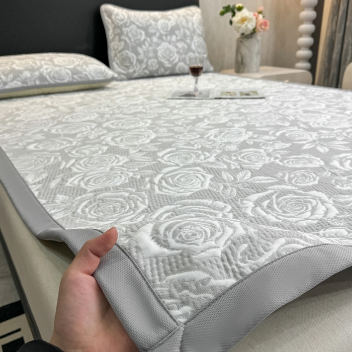 91家纺网 家纺一手货源 找家纺 伊人坊 2026新款A类550克凉感提花值过0.21冰豆豆家用凉席子三件套夏季---凉席款 玫瑰-灰