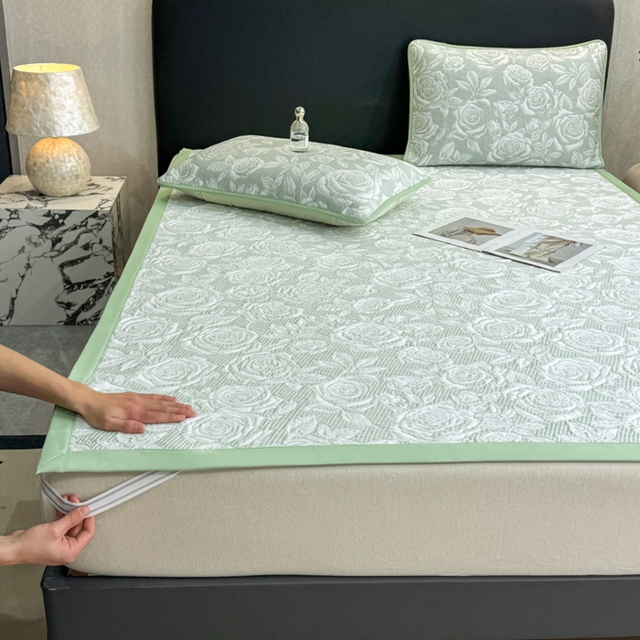 91家纺网 家纺一手货源 找家纺 伊人坊 2026新款A类550克凉感提花值过0.21冰豆豆家用凉席子三件套夏季---凉席款 玫瑰-绿