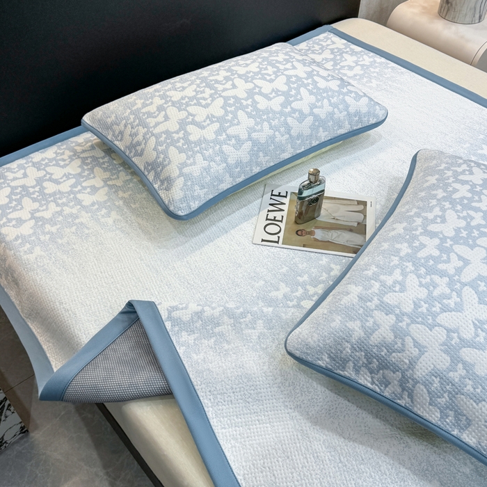 91家纺网 家纺一手货源 找家纺 伊人坊 2026新款A类550克凉感提花值过0.21冰豆豆家用凉席子三件套夏季---凉席款 花蝴蝶-蓝