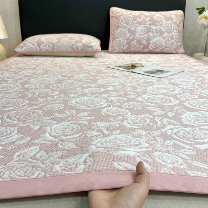 91家纺网 家纺一手货源 找家纺 伊人坊 2026新款A类550克凉感提花值过0.21冰豆豆家用凉席子三件套夏季---凉席款 玫瑰-粉