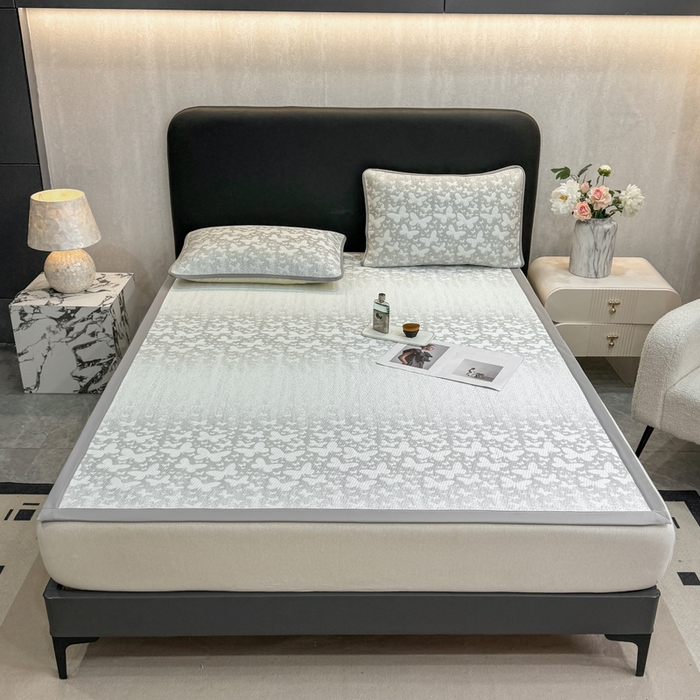 91家纺网 家纺一手货源 找家纺 伊人坊 2026新款A类550克凉感提花值过0.21冰豆豆家用凉席子三件套夏季---凉席款 花蝴蝶-灰