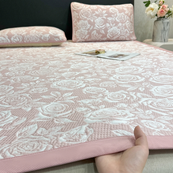 91家纺网 家纺一手货源 找家纺 伊人坊 2026新款A类550克凉感提花值过0.21冰豆豆家用凉席子三件套夏季---凉席款 玫瑰-粉