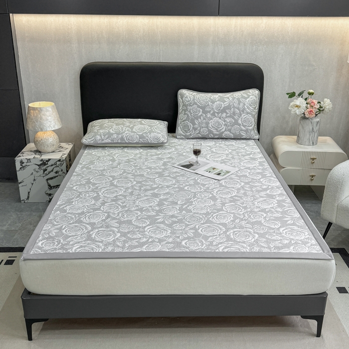 91家纺网 家纺一手货源 找家纺 伊人坊 2026新款A类550克凉感提花值过0.21冰豆豆家用凉席子三件套夏季---凉席款 玫瑰-灰