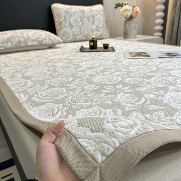 91家纺网 家纺一手货源 找家纺 伊人坊 2026新款A类550克凉感提花值过0.21冰豆豆家用凉席子三件套夏季---凉席款 玫瑰-咖