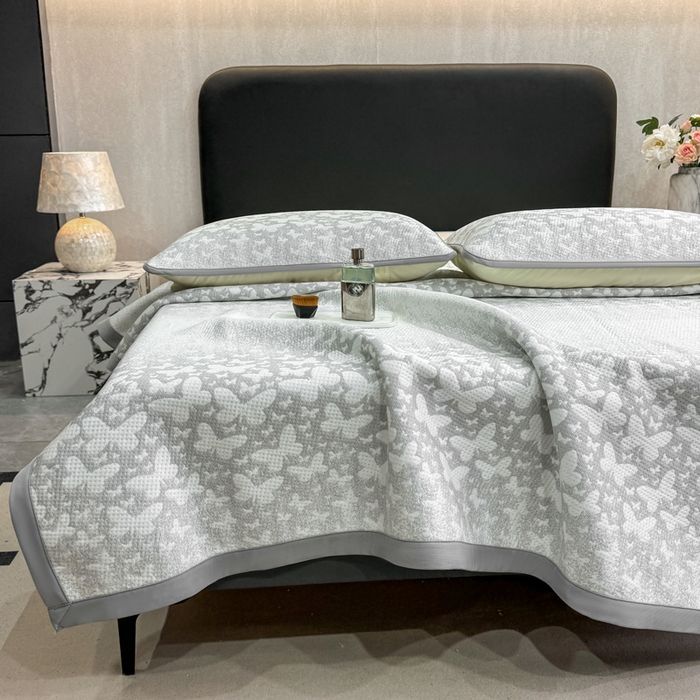 91家纺网 家纺一手货源 找家纺 伊人坊 2026新款A类550克凉感提花值过0.21冰豆豆家用凉席子三件套夏季---凉席款 花蝴蝶-灰